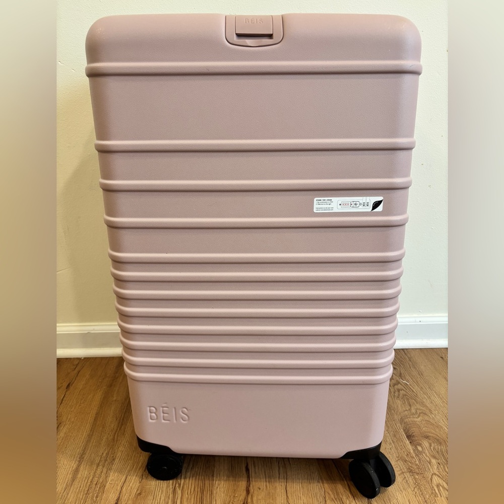 BEIS The Medium Check-In Roller 
in Atlas Pink